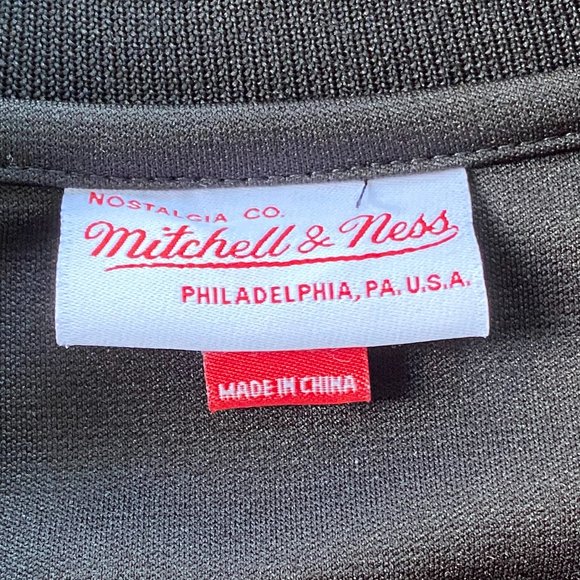 New Jersey Devils Mitchell and Ness Jacket (Large) and Reebok Hat (One Size) - Picture 4 of 12